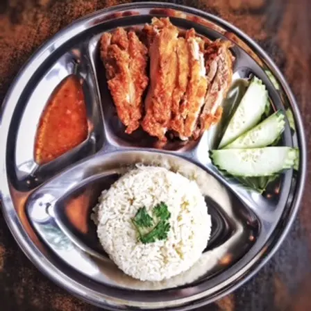 Overhead shot of Kao Mun Kai Tod.